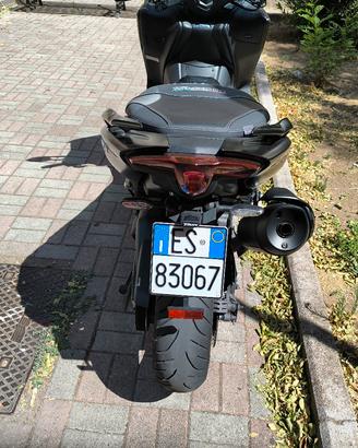Yamaha Tmax 560