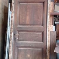 Vecchia porta in castagno massello