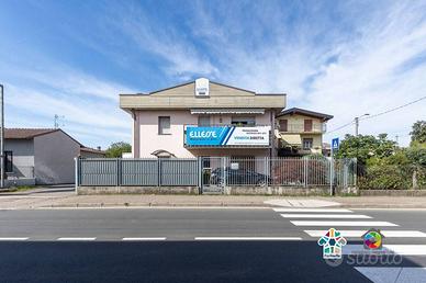 Immobile di 680 m² a Macherio