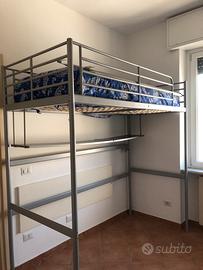 Letto a castello con scrivania completo