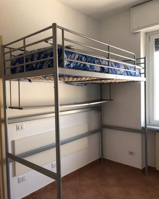 Letto a castello con scrivania completo