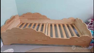 Letto montessoriano in legno  per bambini