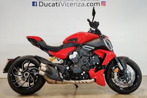 DUCATI Diavel V4 RED