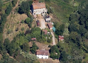 Rustico / Casale di 705 m² con più di 5 locali e b