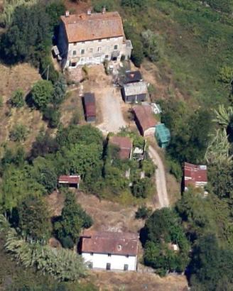 Rustico / Casale di 705 m² con più di 5 locali e b