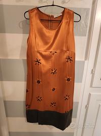 abito morbido con ricami