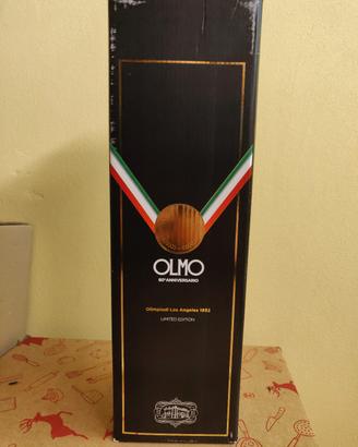 Bottiglia vino celebrativa. marchio OLMO