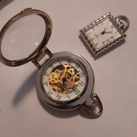 orologio meccanico a carica e orologio al quarzo 