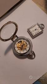 orologio meccanico a carica e orologio al quarzo 