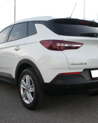 Opel Grandland 1.6 td 120 cv, da vetrina