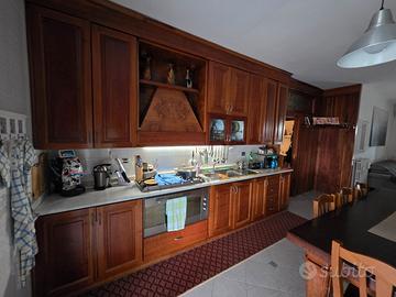 cucina in ciliegio con casse in multistrato marino