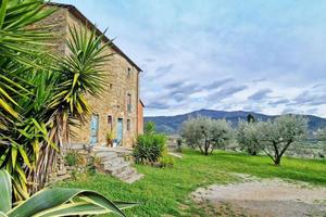 Rustico / Casale di 300 m² con box auto a Castigli