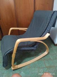 Sedia dondolo con poggiapiedi