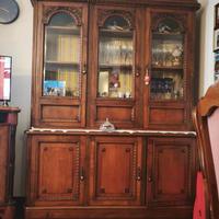 Credenza con vetrinetta