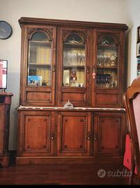Credenza con vetrinetta