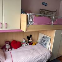 Cameretta con soppalco e  scrivania abbinata