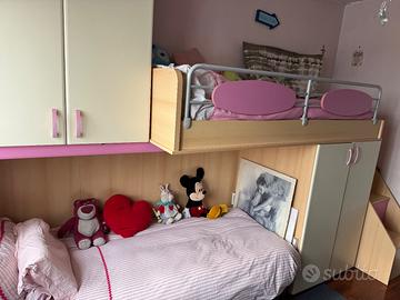 Cameretta con soppalco e  scrivania abbinata