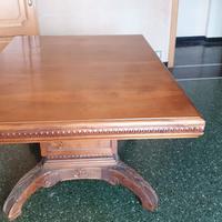 Tavolo in noce con 8 sedie