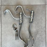 Coppia di rubinetti completi in acciaio inox