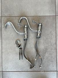 Coppia di rubinetti completi in acciaio inox
