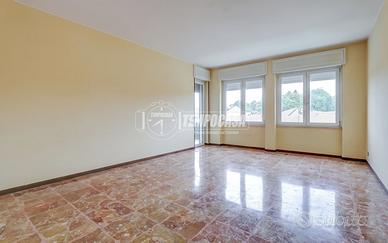 PANORAMICO QUADRILOCALE CON TERRAZZO, BOX E CANTIN