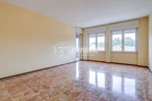 PANORAMICO QUADRILOCALE CON TERRAZZO, BOX E CANTIN