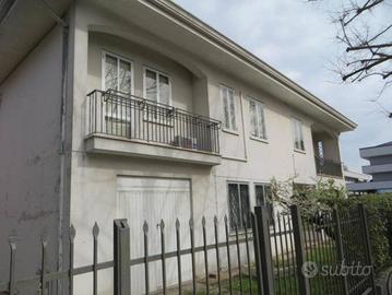 Immobile in asta di 442 m² con più di 5 locali a R