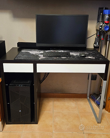 Scrivania moderna con porta PC o mensola