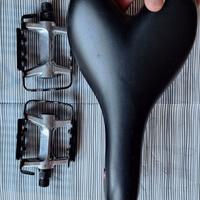 sella bici pelle e pedali alluminio Rockrider FULL