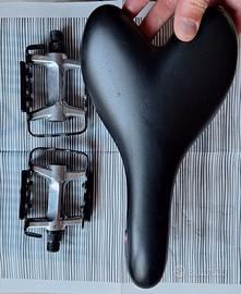 sella bici pelle e pedali alluminio Rockrider FULL