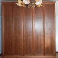 Camera matrimoniale classica in legno