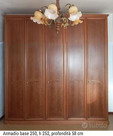 Camera matrimoniale classica in legno