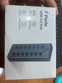 Hub USB 3.0 a 7 porte con alimentatore e switch