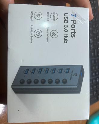 Hub USB 3.0 a 7 porte con alimentatore e switch