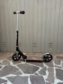 ⚫ Razor monopattino nero