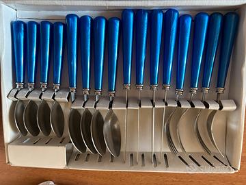 Set posate da tavola blu da 4