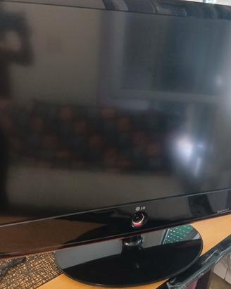  ps4 più tv LG più 2 joypad un caricatore pad