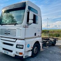 Motrice 2 assi trasporto container full pneumatico