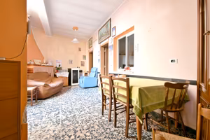 Indipendente con cortile da ristrutturare