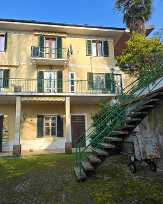 Appartamento di 90 m² con 4 locali e box auto a Ro