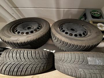 Cerchi e gomme invernali 215/60 R16 VW/Audi/Skoda