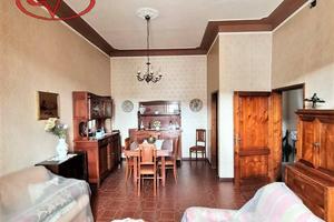 Casa indipendente di 182 m² con 5 locali e box aut