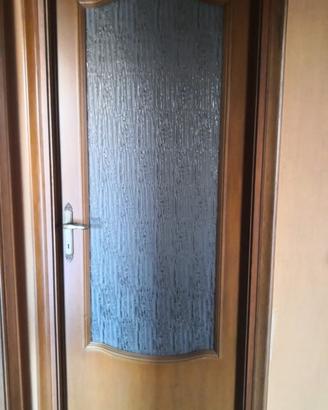 Porta in legno con vetro