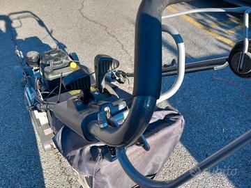 tagliaerba  con trazione marca kavasaki