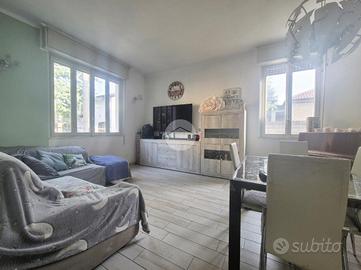 CASA SEMINDIPENDENTE A CARATE BRIANZA