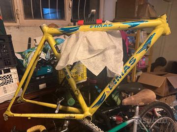 Gratis telaio ROTTO di bicicletta da corsa