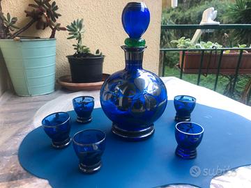 Bottiglia liquore + bicchierini stile vintage