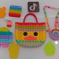Set di giocattoli Pop It colorati e divertenti
