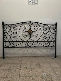 Antica Struttura esterna letto in ferro battuto