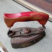 Ferro da stiro antico